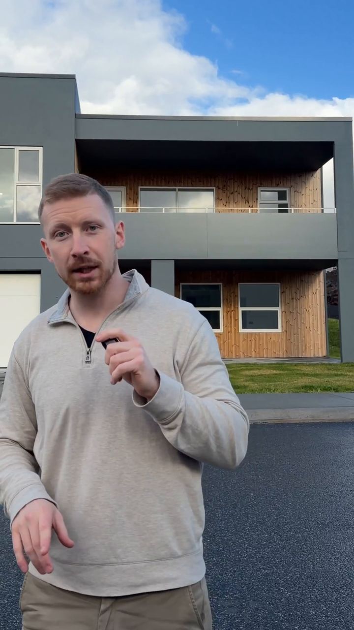 Kyrrmynd úr myndbandi: Úugata 26 og 28, Helgafellshverfi